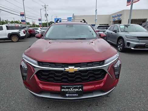 Used 2025 Chevrolet Trax LT w/ Driver Confidence Package FWD image 2