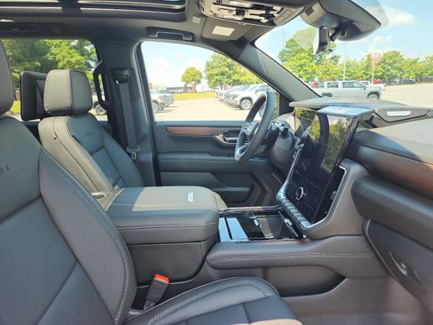 New 2026 GMC Yukon XL Denali w/ Denali Reserve Package AWD/4WD image 6