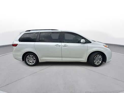 Used 2015 Toyota Sienna XLE FWD image 5