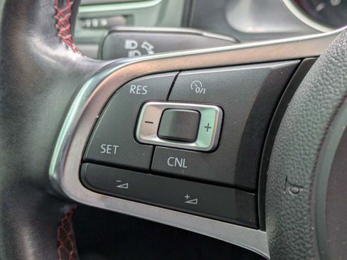 Used 2015 Volkswagen Golf image 23