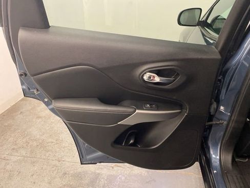 Used 2021 Jeep Cherokee Latitude Lux 80th Anniv w/ Quick Order Package 26U 80TH image 25