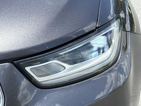 Used 2022 Chrysler Pacifica Limited FWD image 11
