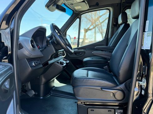 Used 2021 Mercedes-Benz Sprinter 2500 image 14
