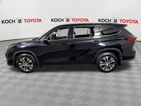 Used 2020 Toyota Highlander XLE AWD/4WD image 4