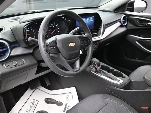 Used 2024 Chevrolet Trax LS w/ LS Convenience Package image 14