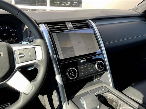 New 2026 Land Rover Discovery Dynamic SE AWD/4WD image 7