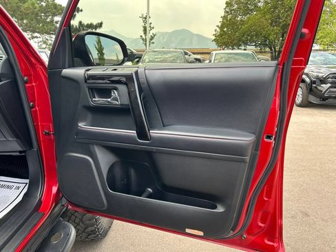 Used 2019 Toyota 4Runner TRD Off-Road Premium AWD/4WD image 11