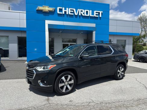 Used 2021 Chevrolet Traverse LT w/ LT Premium Package AWD/4WD image 1