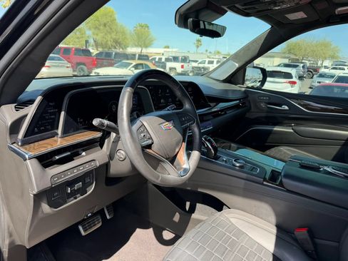 Used 2023 Cadillac Escalade Sport Platinum w/ LPO, ONYX Package AWD/4WD image 12
