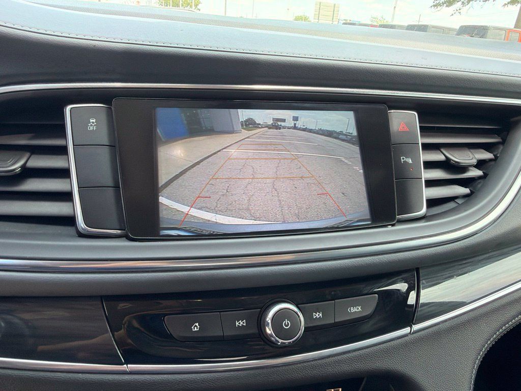 Used 2019 Buick Enclave Essence FWD image 7