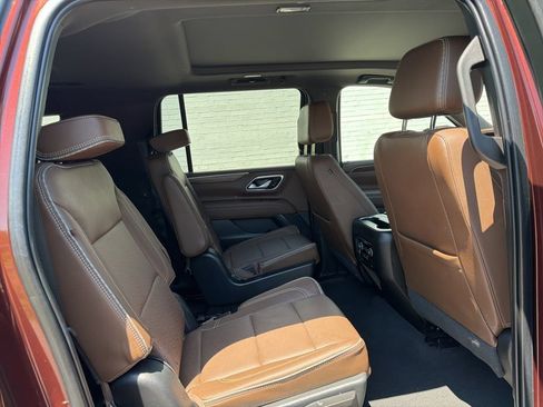Used 2022 Chevrolet Suburban High Country AWD/4WD image 11