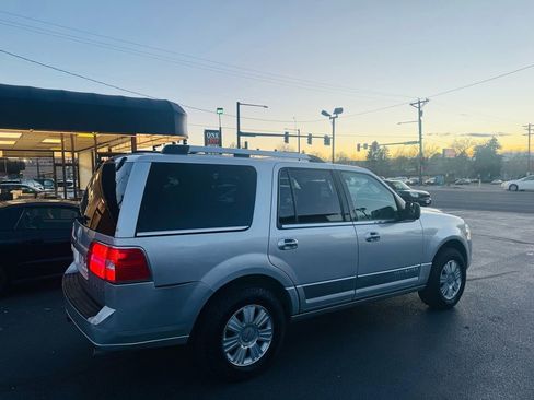 Used 2014 Lincoln Navigator 4WD image 10