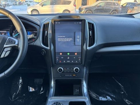 Certified 2022 Ford Edge Titanium w/ Class II Trailer Tow Package image 2