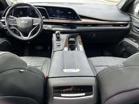 Used 2023 Cadillac Escalade ESV Sport Platinum w/ LPO, ONYX Package AWD/4WD image 17