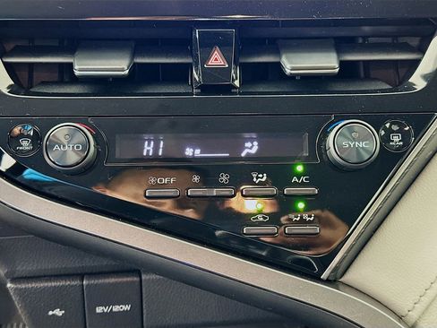 Used 2021 Toyota Camry LE image 15