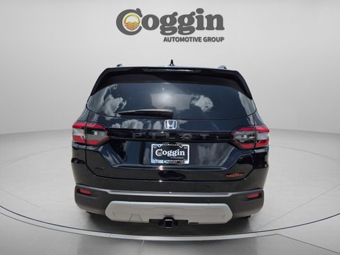 Certified 2025 Honda Pilot TrailSport image 5