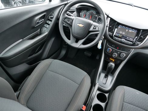 Used 2022 Chevrolet Trax LS w/ Tint and Cruise Package image 9