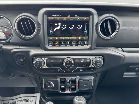 Used 2023 Jeep Wrangler Unlimited Sahara AWD/4WD image 22