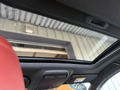 Used 2025 MAZDA MAZDA3 Hatchback w/Premium Plus Pkg image 21