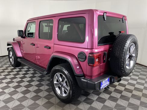Used 2022 Jeep Wrangler Unlimited Sahara w/ LED Lighting Group AWD/4WD image 10