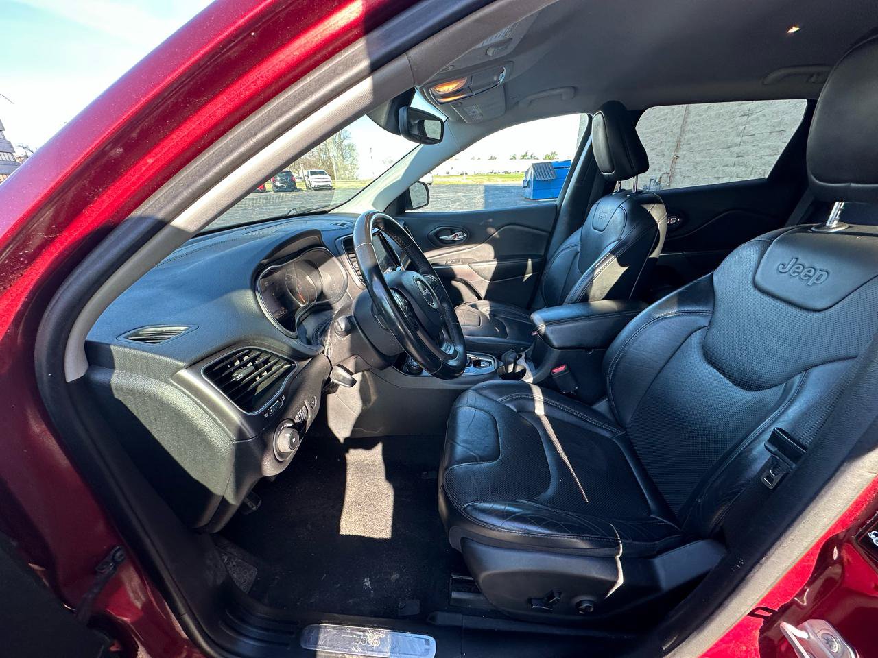 Used 2019 Jeep Cherokee Limited AWD/4WD image 10