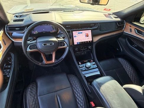 Used 2023 Jeep Grand Cherokee Summit AWD/4WD image 13