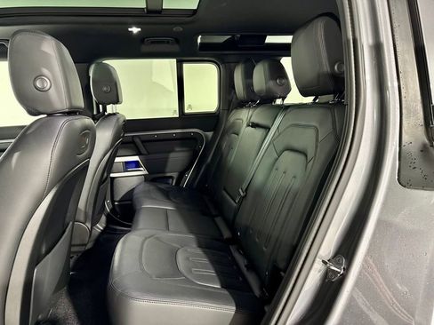 Used 2022 Land Rover Defender 110 S image 29
