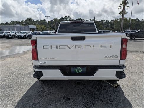 Used 2025 Chevrolet Silverado 3500 High Country w/ Technology Package AWD/4WD image 6