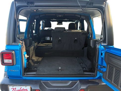 Used 2024 Jeep Wrangler Unlimited w/ Convenience Group AWD/4WD image 28