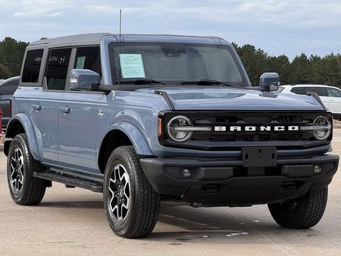 Used 2023 Ford Bronco Outer Banks image 9