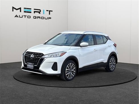 Used 2023 Nissan Kicks SV image 4