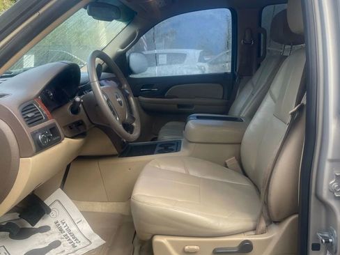 Used 2007 GMC Yukon XL SLT w/ SLT Preferred Equipment Group image 9