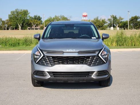 Used 2023 Kia Sportage LX image 2