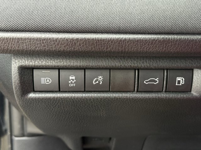 Used 2025 Toyota Camry LE FWD image 25