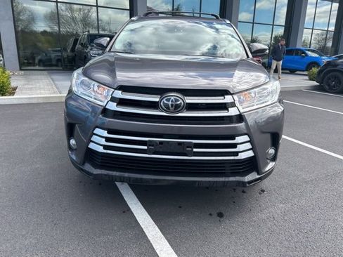 Used 2017 Toyota Highlander XLE image 3