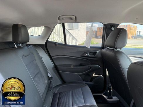Used 2025 Chevrolet Trax LT image 14