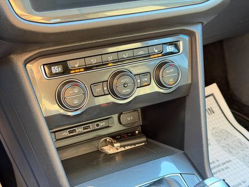 Used 2020 Volkswagen Tiguan SE w/ Panoramic Sunroof Package image 65