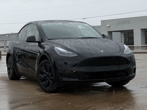 Used 2025 Tesla Model Y Long Range RWD image 1