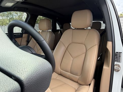 Certified 2024 Porsche Macan AWD/4WD image 5