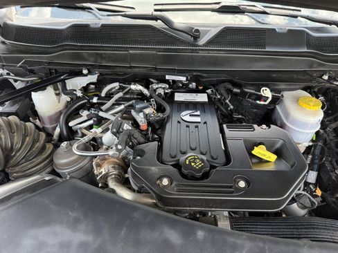 Used 2025 RAM 2500 Laramie AWD/4WD image 33