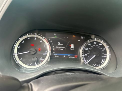 Used 2024 Toyota Highlander LE AWD/4WD image 22