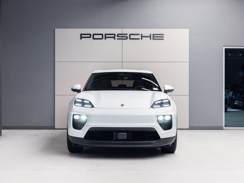 Certified 2026 Porsche Macan Electric RWD image 10