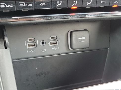 Used 2024 Jeep Grand Cherokee Laredo RWD image 25