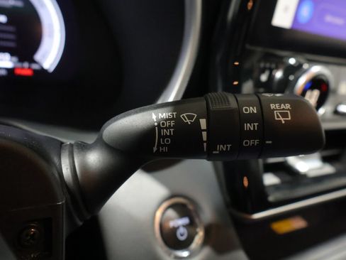 Used 2023 Toyota Highlander Limited AWD/4WD image 40