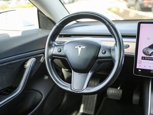 Used 2018 Tesla Model 3 Long Range RWD image 17