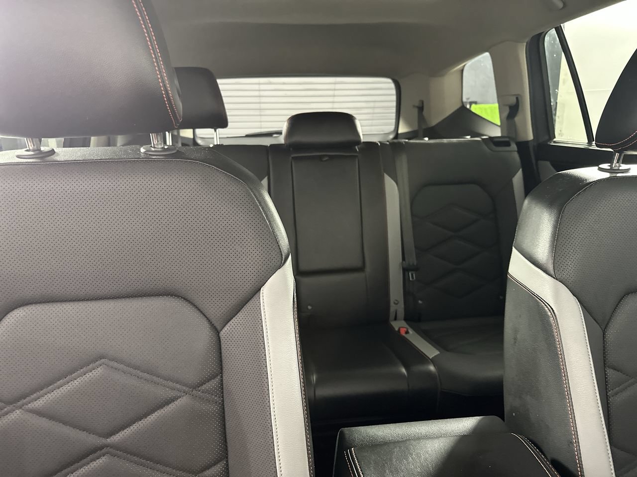 Used 2024 Volkswagen Atlas Peak Edition SE AWD/4WD image 16