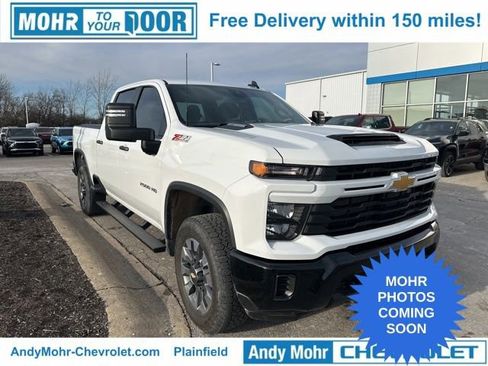 Used 2024 Chevrolet Silverado 2500 Custom w/ Custom Value Package image 2