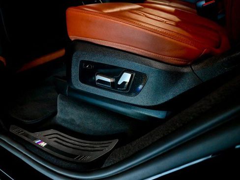 Used 2021 BMW X7 M50i w/ Executive Package image 24
