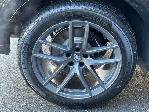 New 2026 Porsche Macan AWD/4WD image 9