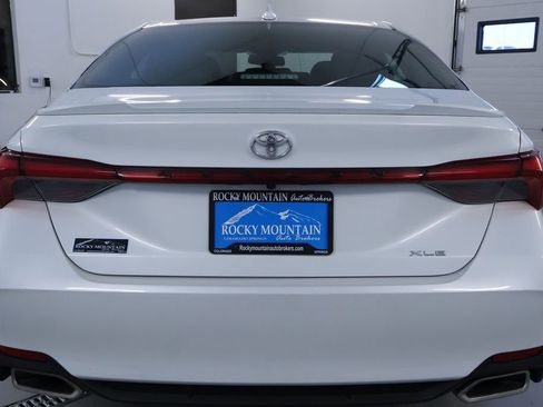 Used 2021 Toyota Avalon XLE image 6